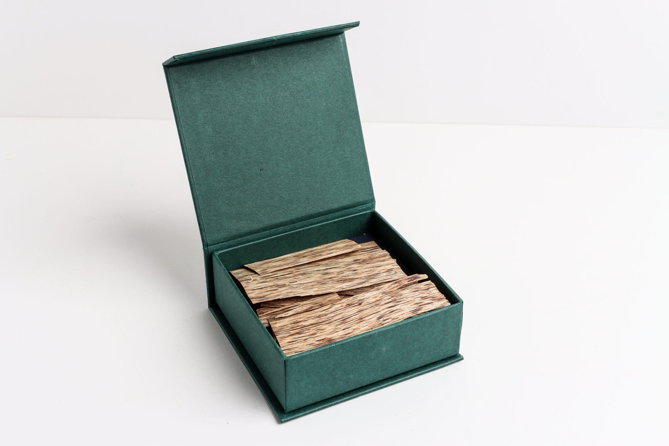 Natural Raqaeq Oud Vietnam 12 Gram عود رقائق فيتنامي