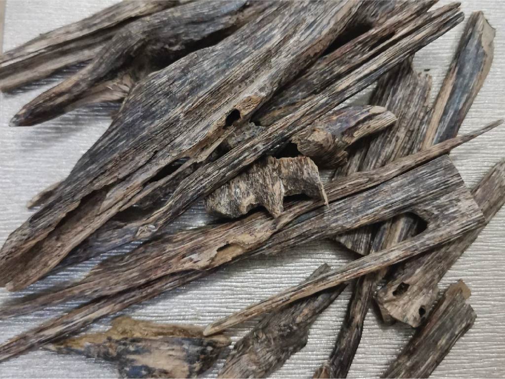 Natural Indian Oud - 1 Tola   عود هندي