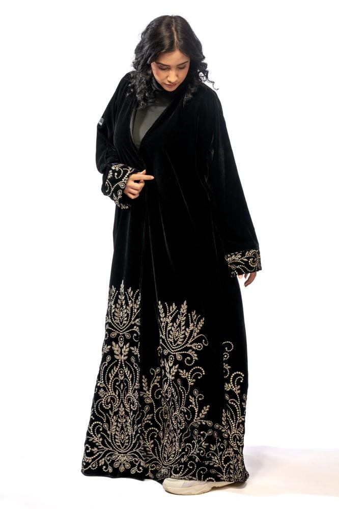 عبايه مخمل مطرزه